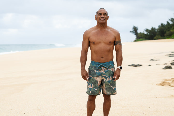 Pantalones cortos hawaianos estilo crucero con pinceladas