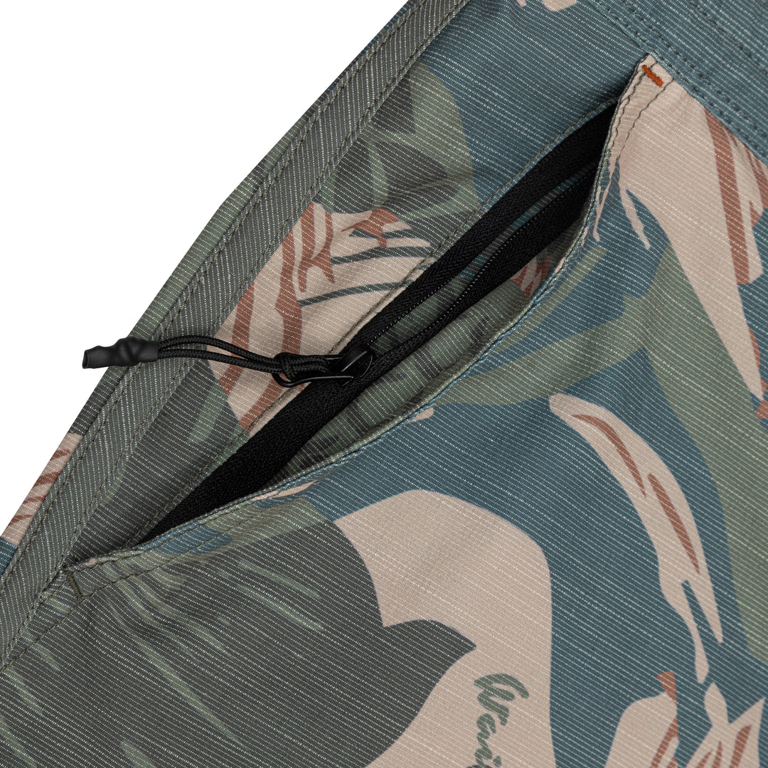 Pantalones cortos hawaianos estilo crucero con pinceladas