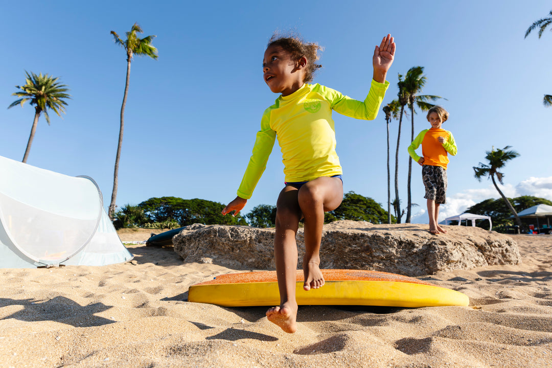 Camiseta de manga larga amarilla para niños