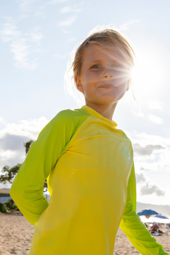 Camiseta de manga larga amarilla para niños