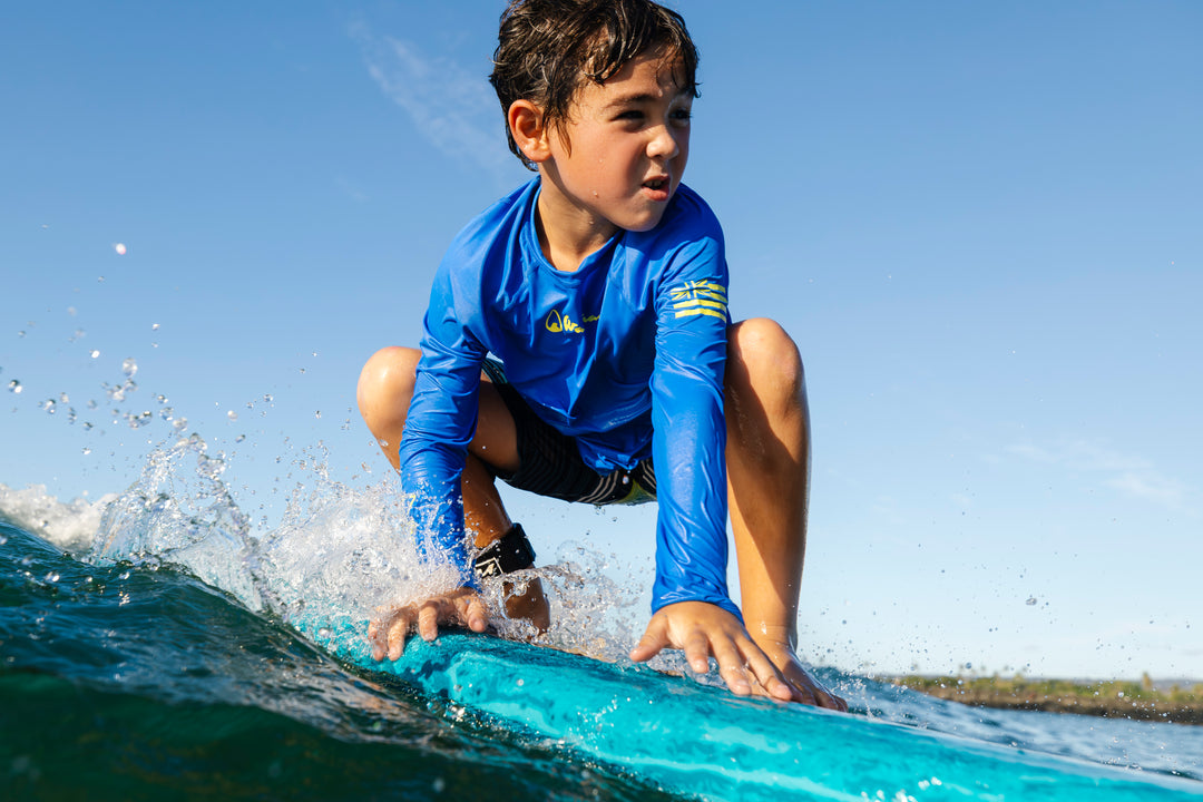 Rashguard de manga larga azul para niños 