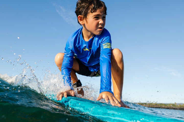 Rashguard de manga larga azul para niños 