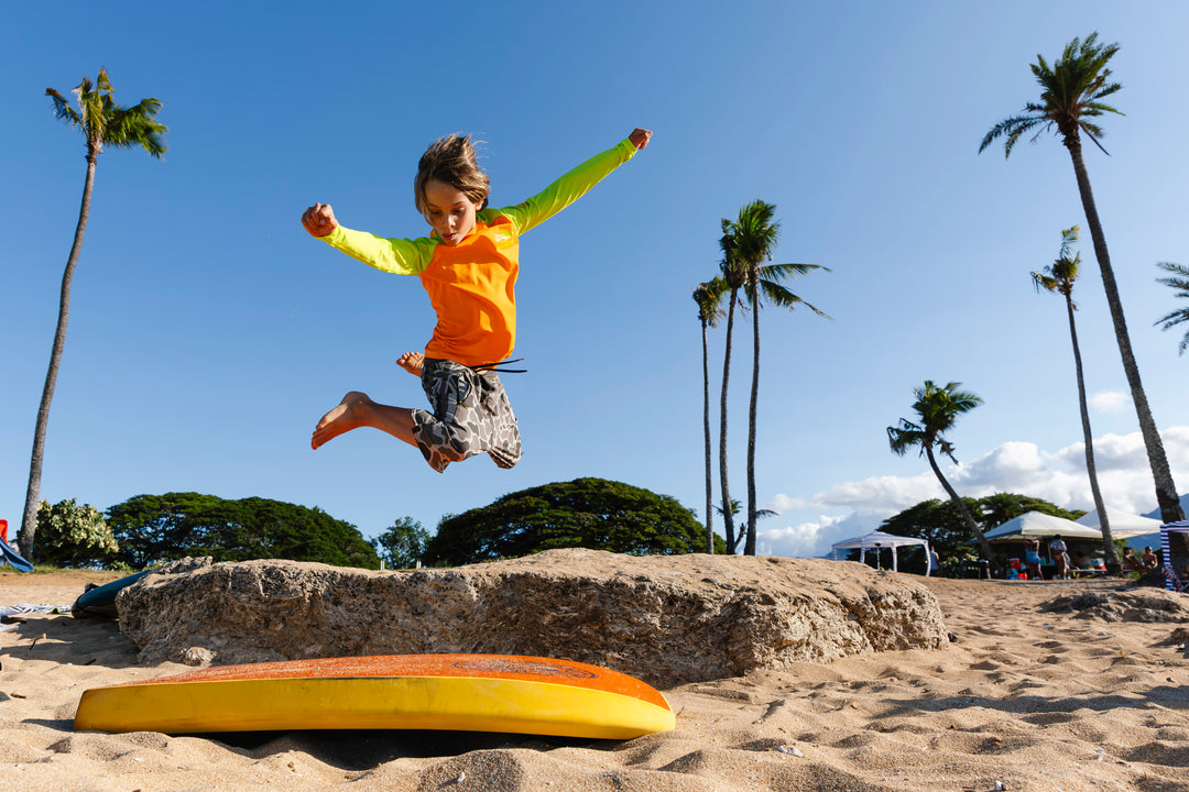 Rashguard de manga larga naranja para niños 