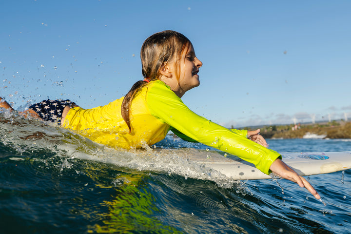 Camiseta de manga larga amarilla para niños