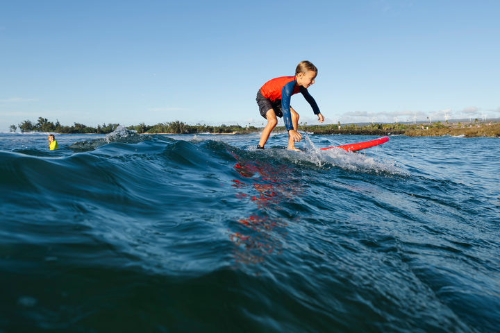 Rashguard de manga larga rojo para niños