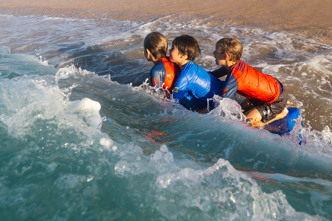 Rashguard de manga larga azul para niños 