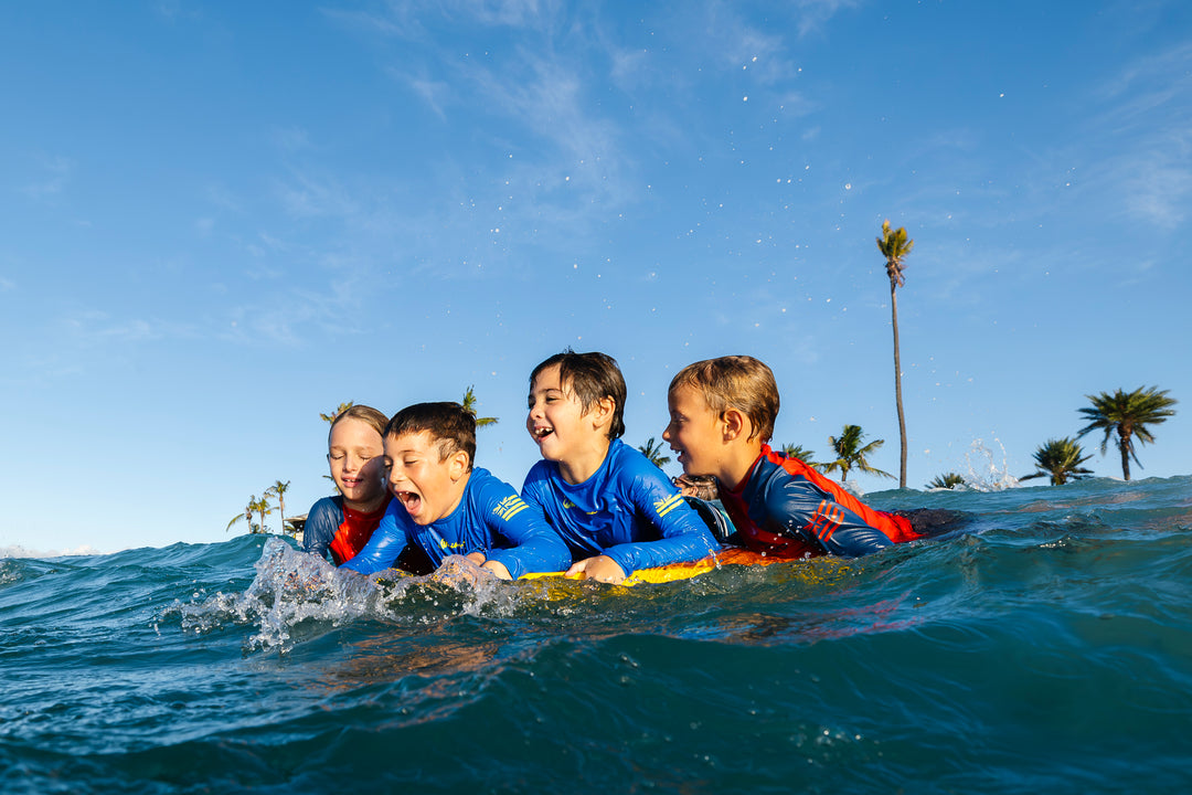 Rashguard de manga larga azul para niños 