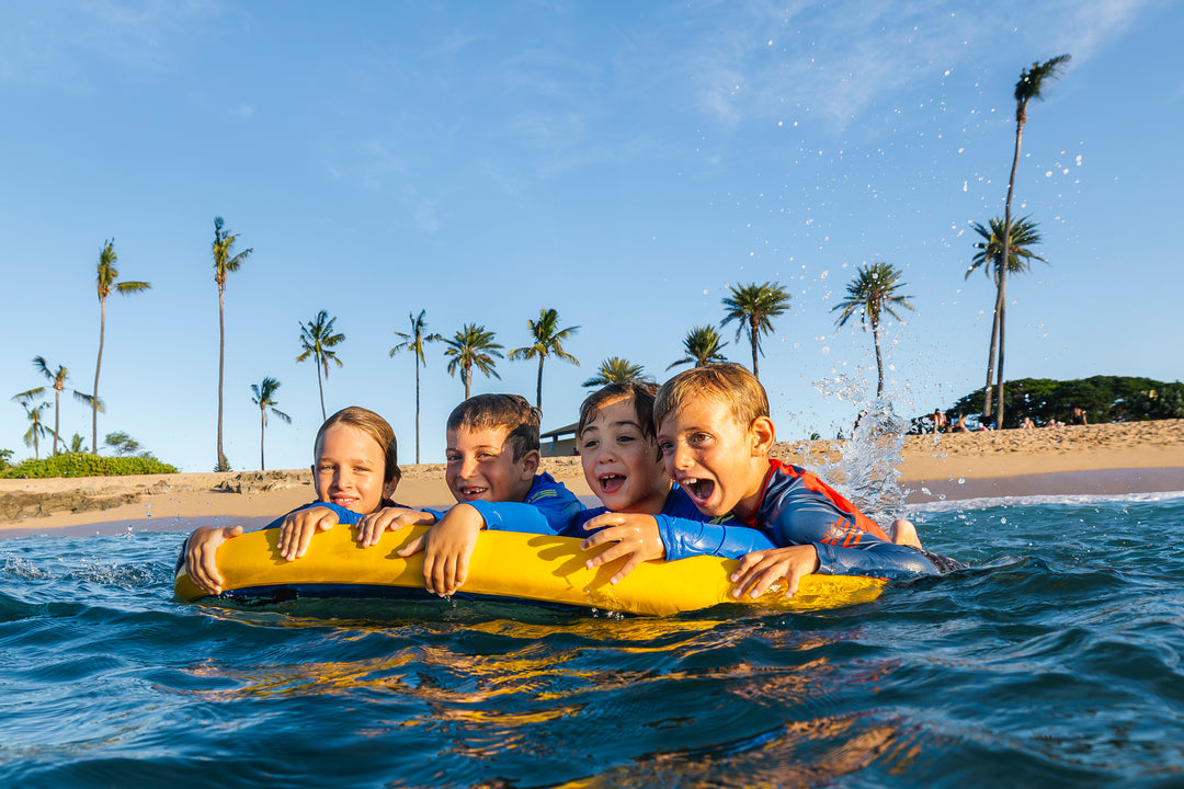 Rashguard de manga larga naranja para niños 