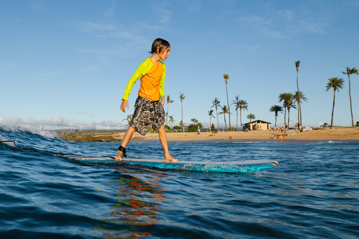 Rashguard de manga larga naranja para niños 