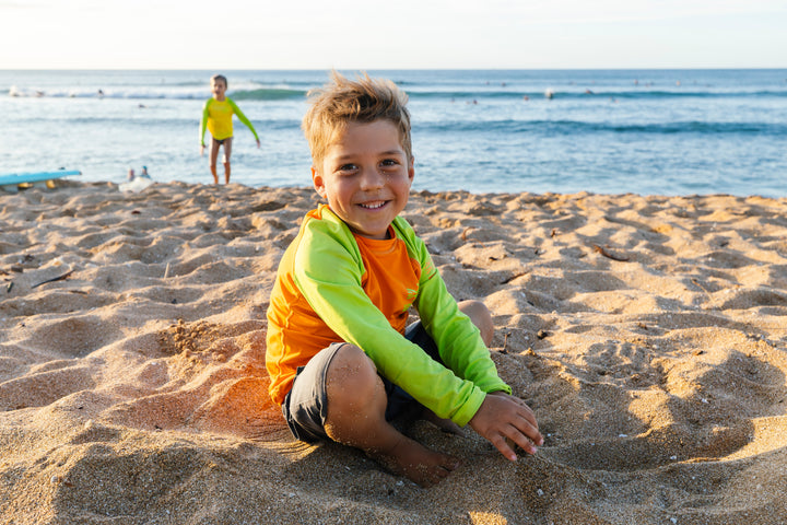 Rashguard de manga larga naranja para niños 