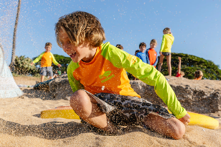 Rashguard de manga larga naranja para niños 
